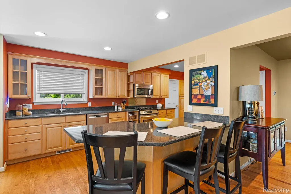 10065 Hart Avenue Huntington Woods City MI 48070