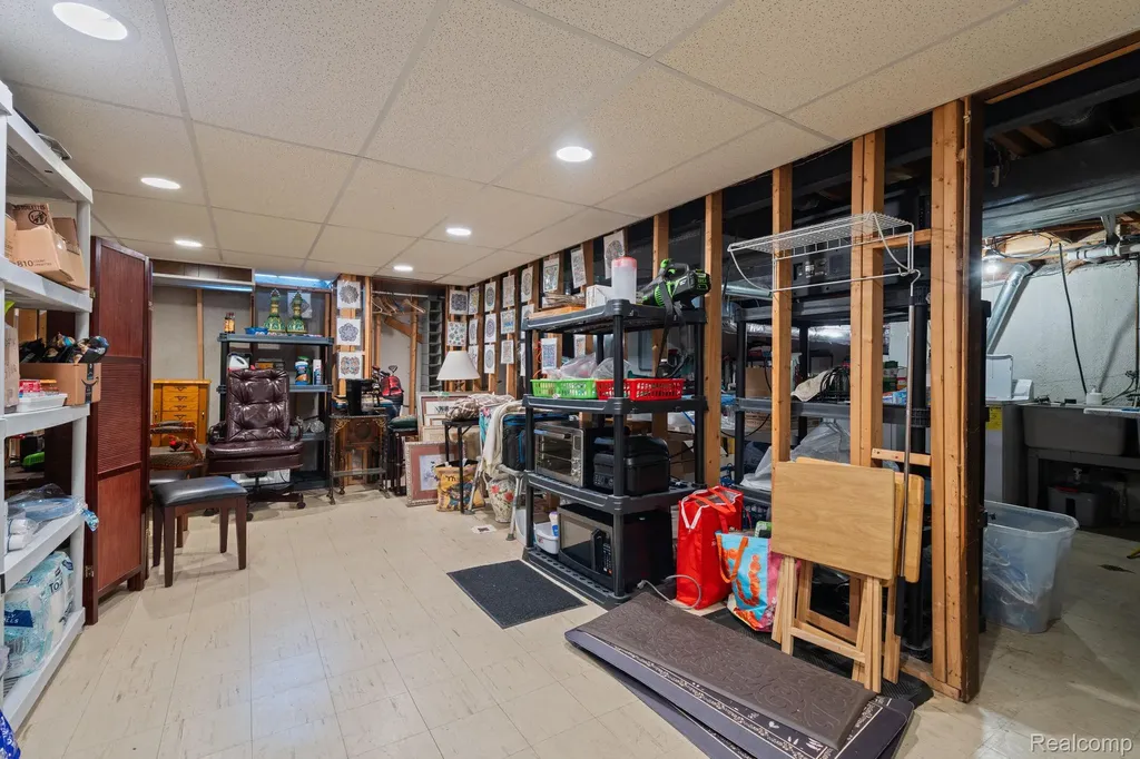 10065 Hart Avenue Huntington Woods City MI 48070