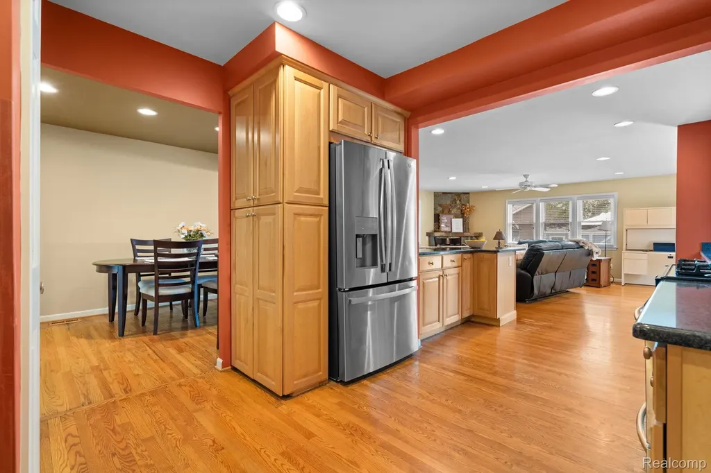 10065 Hart Avenue Huntington Woods City MI 48070