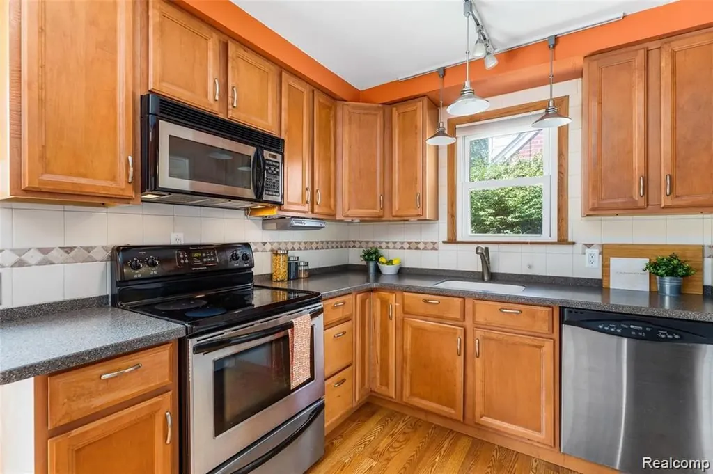 2633 N Wilson Avenue Royal Oak City MI 48073