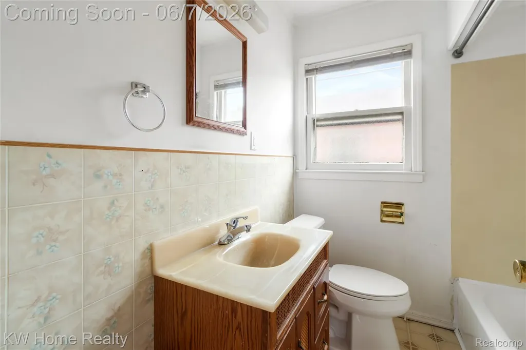 5659 Lathers Street Garden City City MI 48135