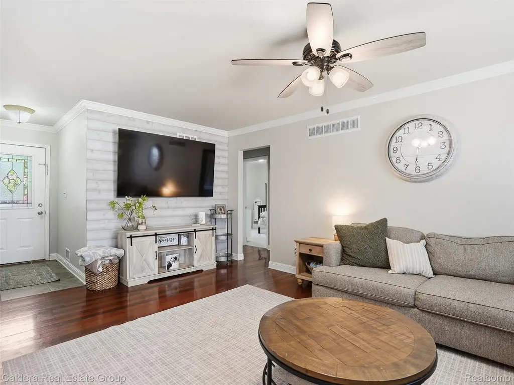 46270 Hollowoode Lane Macomb Township MI 48044