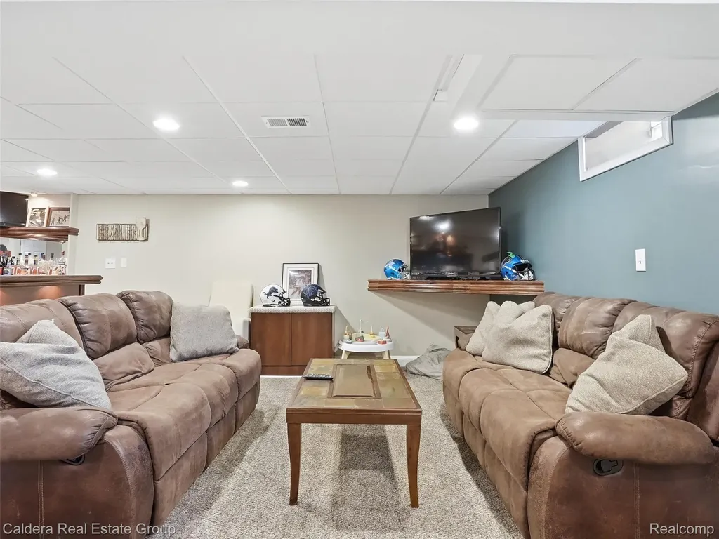 46270 Hollowoode Lane Macomb Township MI 48044