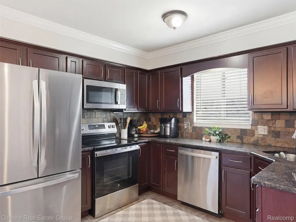 46270 Hollowoode Lane Macomb Township MI 48044