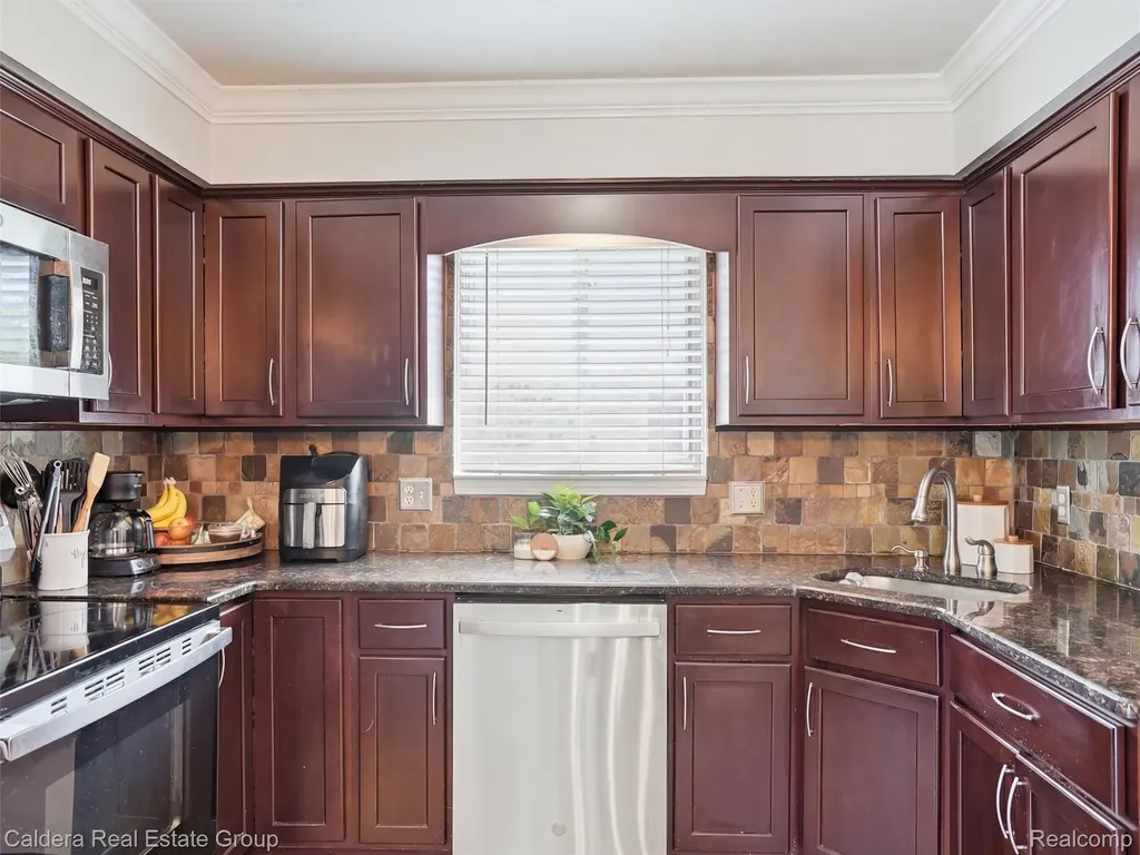 46270 Hollowoode Lane Macomb Township MI 48044