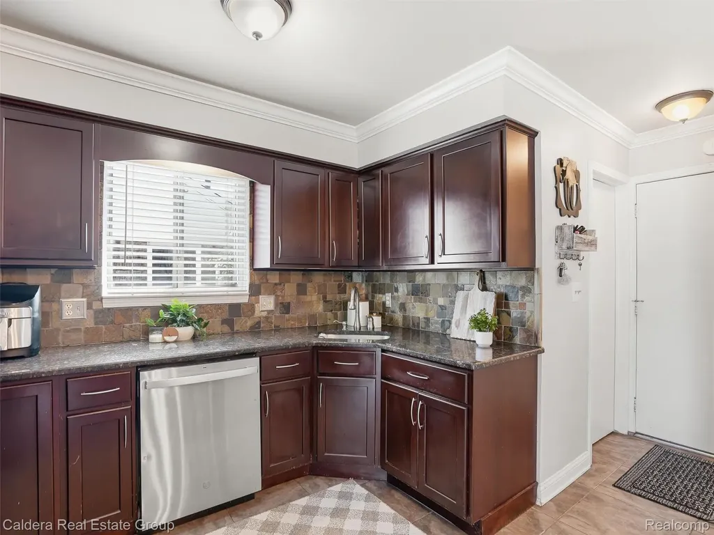46270 Hollowoode Lane Macomb Township MI 48044