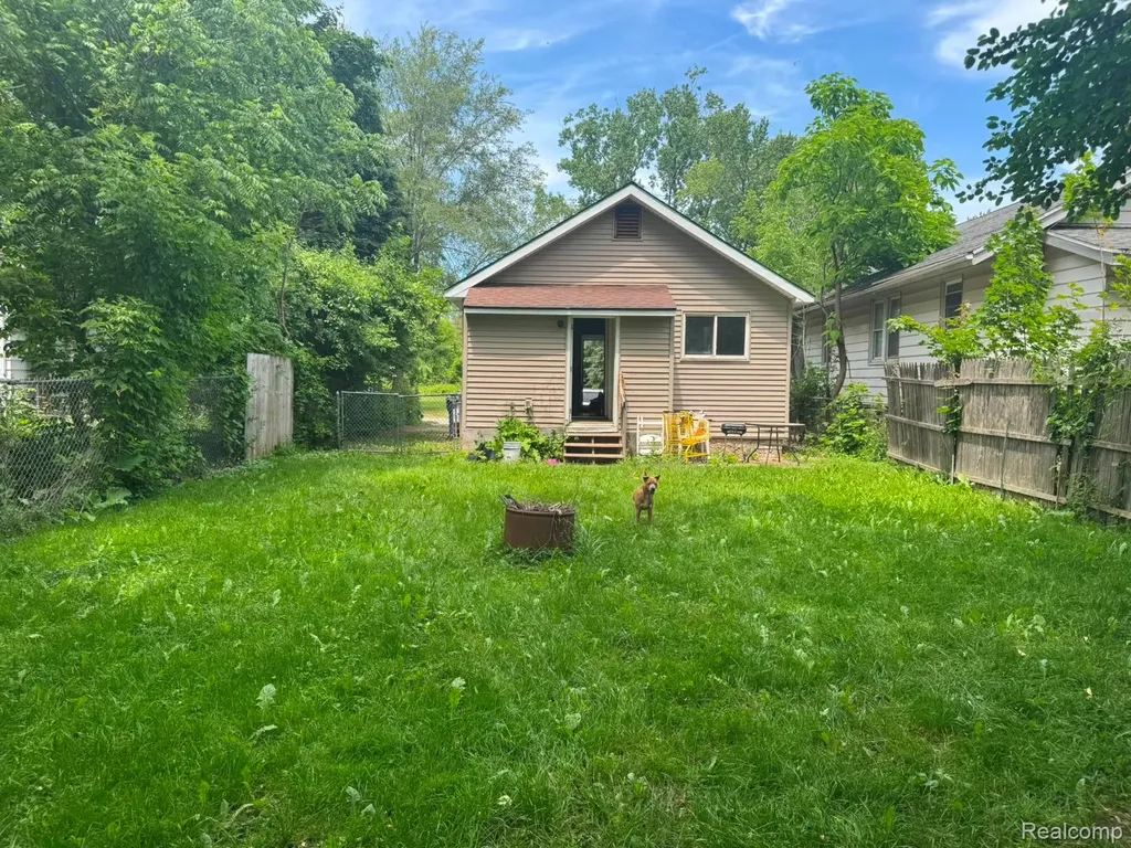 823 Remington Avenue Flint City MI 48507