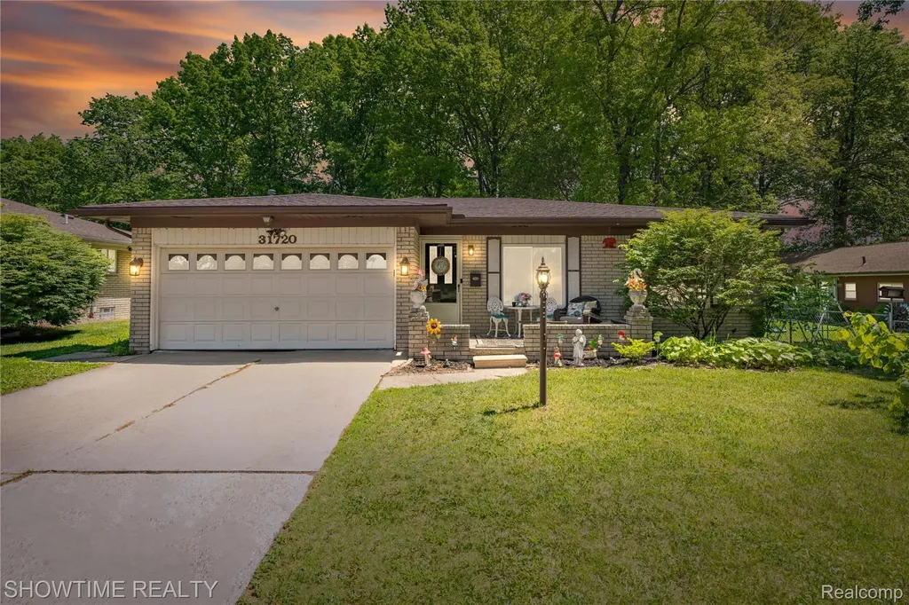 31720 Kelly Road Roseville City MI 48066