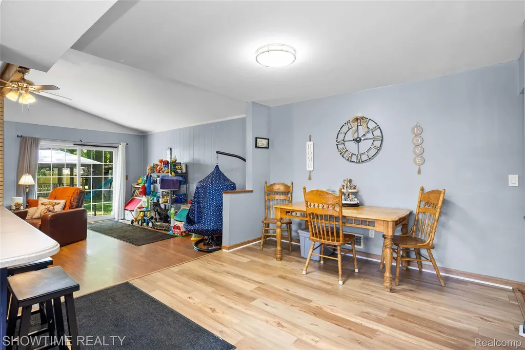 31720 Kelly Road Roseville City MI 48066