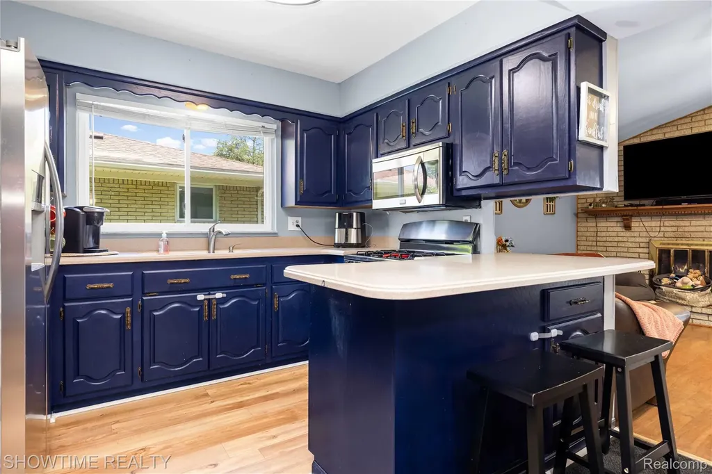 31720 Kelly Road Roseville City MI 48066