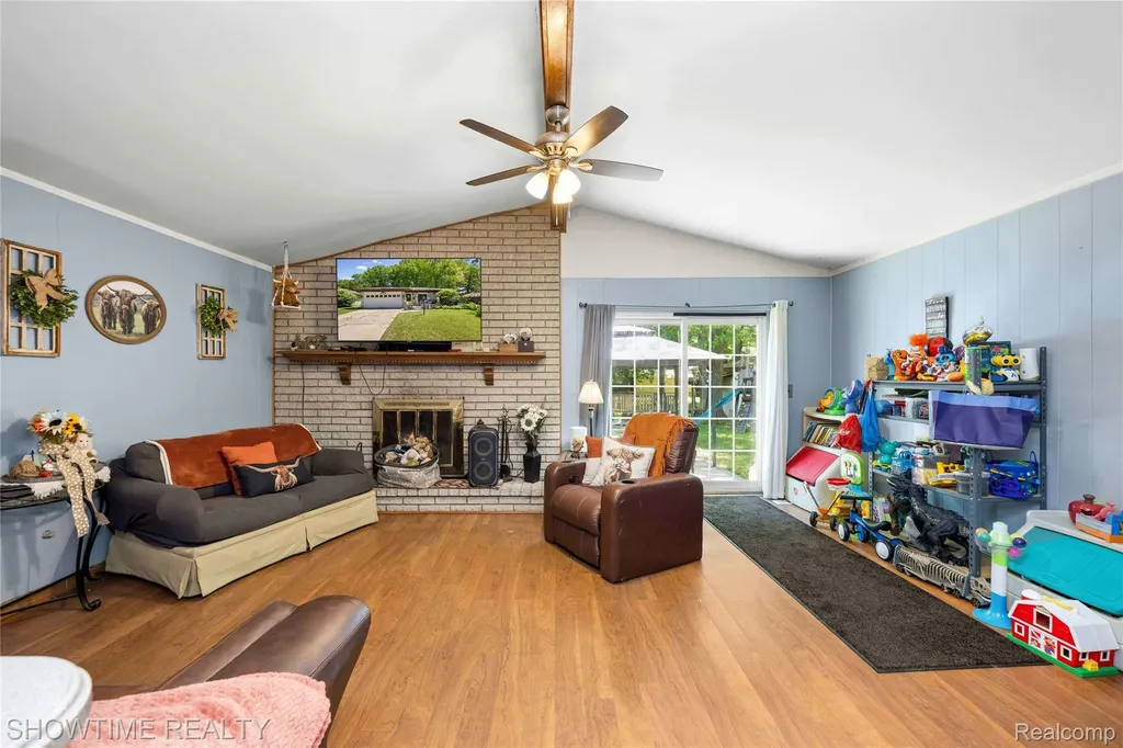 31720 Kelly Road Roseville City MI 48066