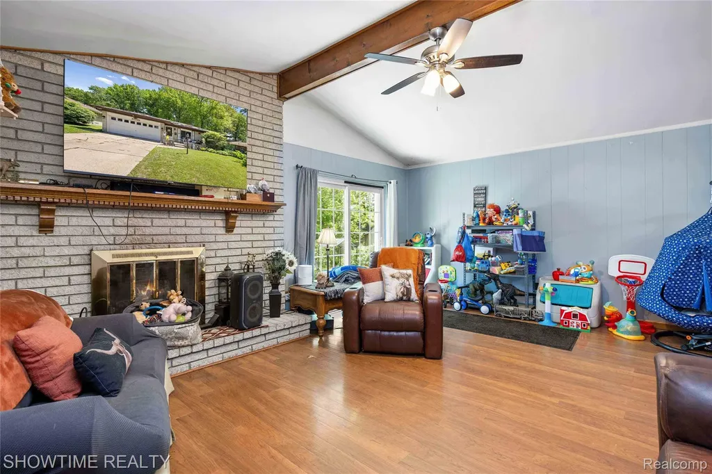 31720 Kelly Road Roseville City MI 48066