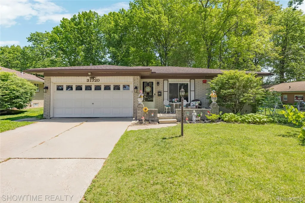 31720 Kelly Road Roseville City MI 48066