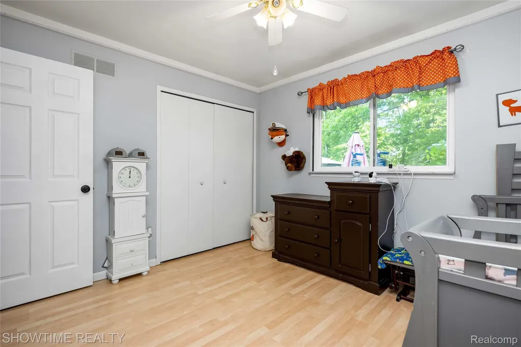 31720 Kelly Road Roseville City MI 48066