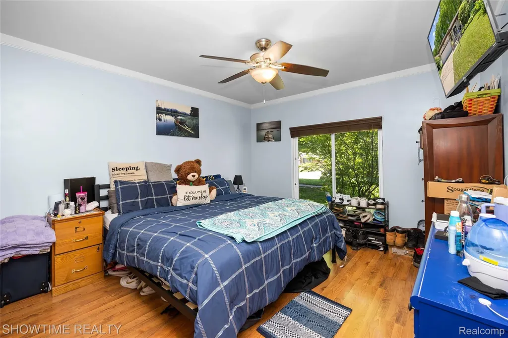 31720 Kelly Road Roseville City MI 48066