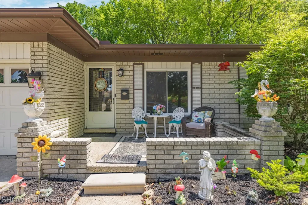 31720 Kelly Road Roseville City MI 48066