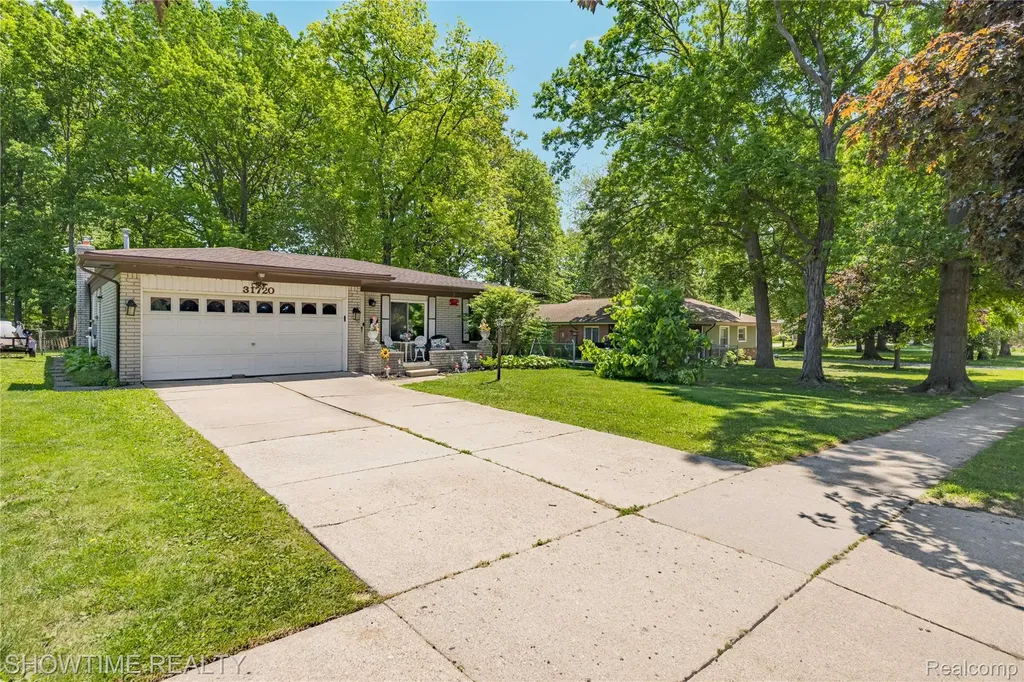 31720 Kelly Road Roseville City MI 48066