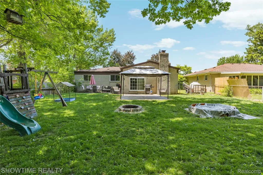 31720 Kelly Road Roseville City MI 48066