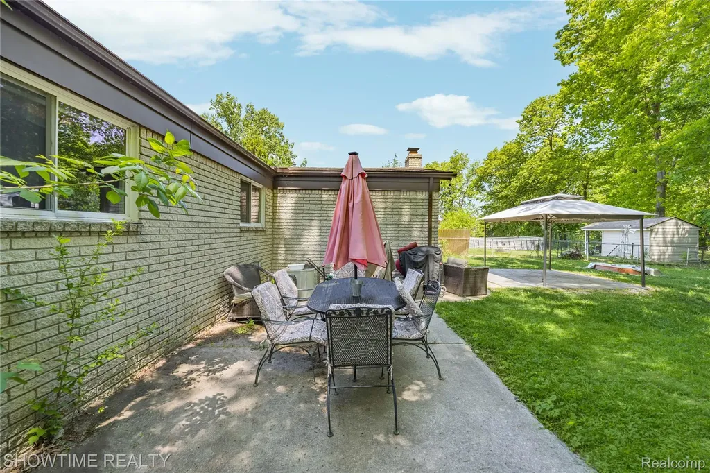 31720 Kelly Road Roseville City MI 48066