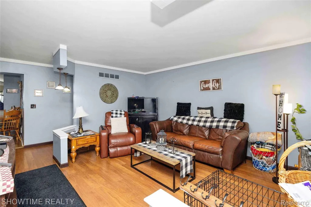 31720 Kelly Road Roseville City MI 48066