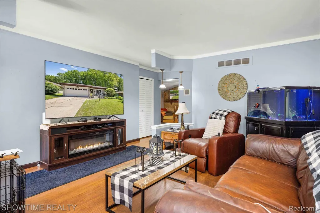 31720 Kelly Road Roseville City MI 48066