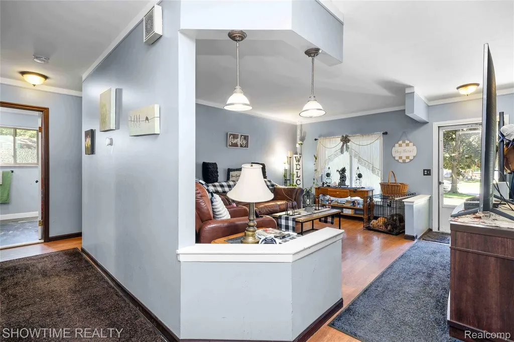 31720 Kelly Road Roseville City MI 48066