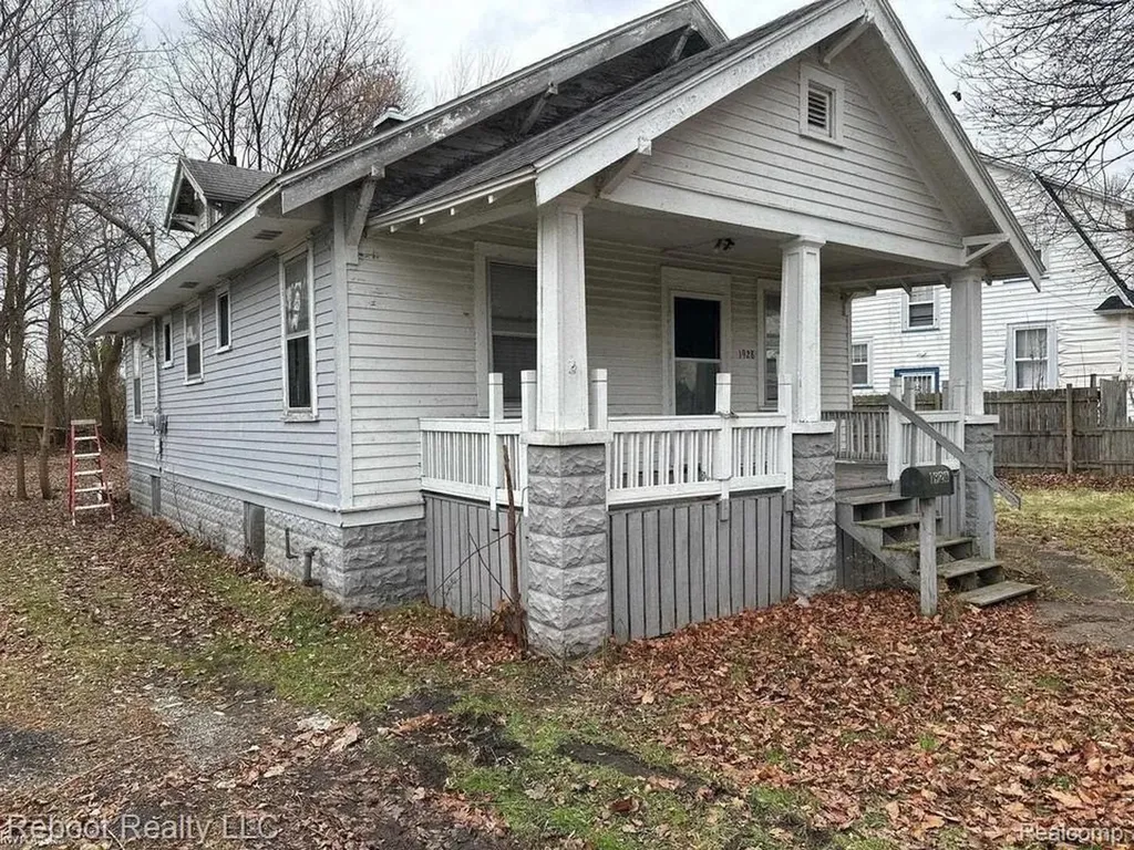 1928 Lincoln Avenue Saginaw City MI 48601