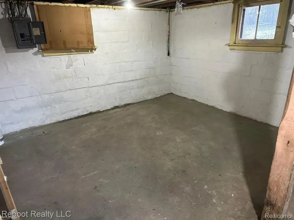 1928 Lincoln Avenue Saginaw City MI 48601