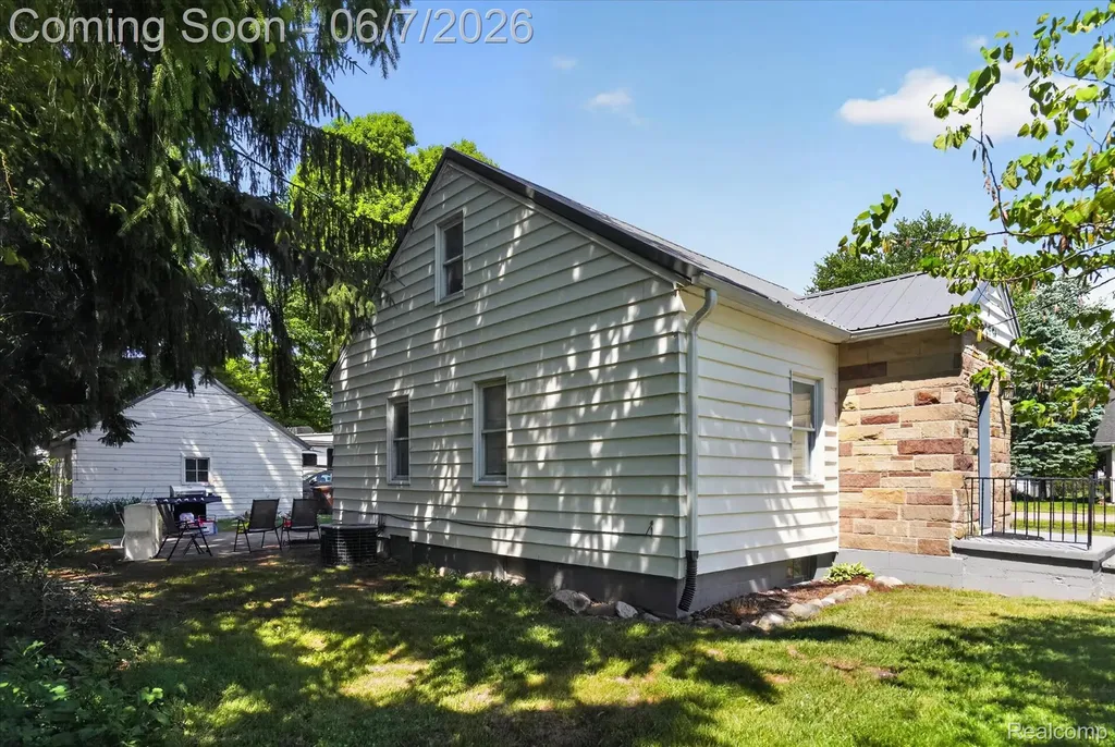 239 E Chestnut Street Webberville Village MI 48892