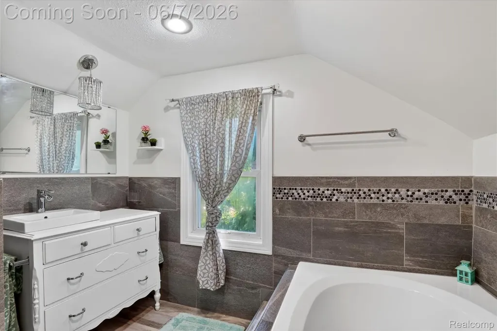 239 E Chestnut Street Webberville Village MI 48892