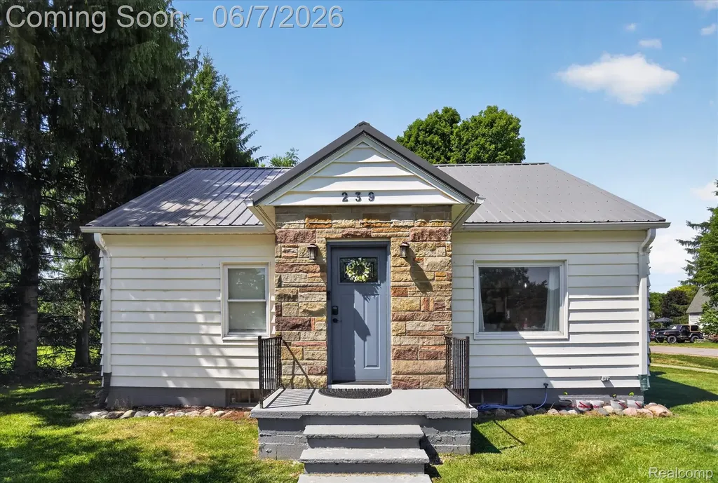 239 E Chestnut Street Webberville Village MI 48892