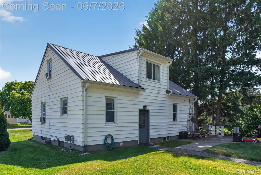 239 E Chestnut Street Webberville Village MI 48892