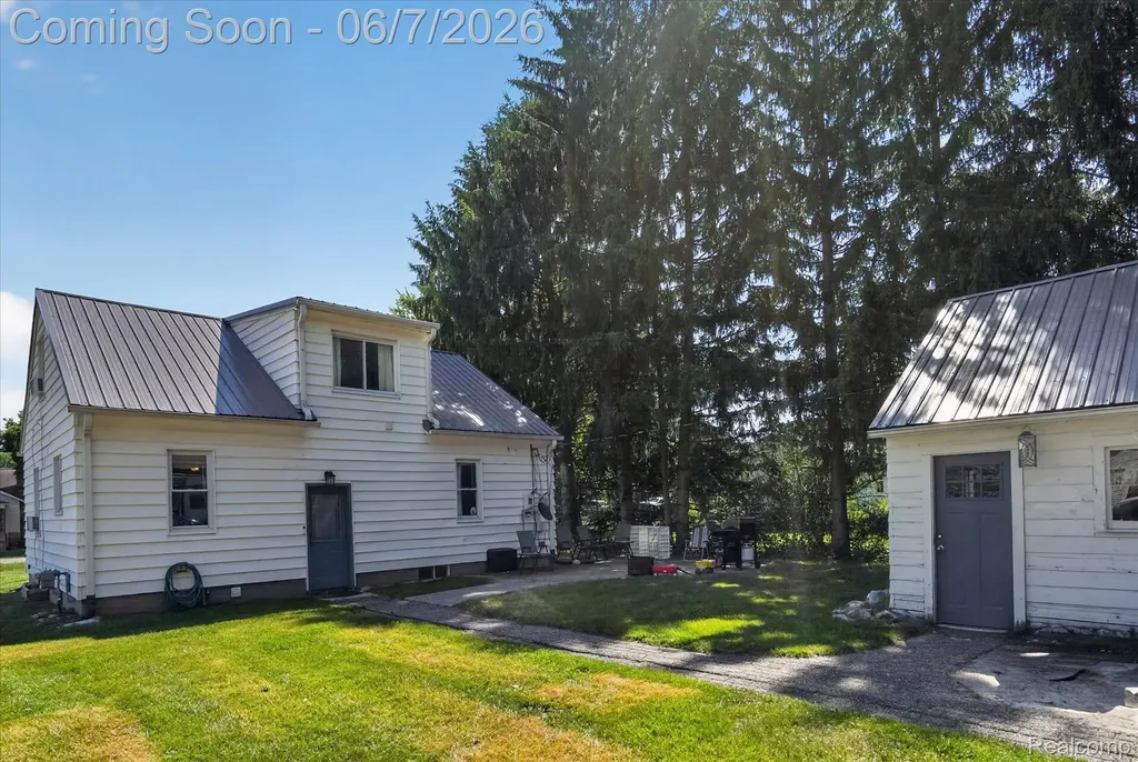 239 E Chestnut Street Webberville Village MI 48892