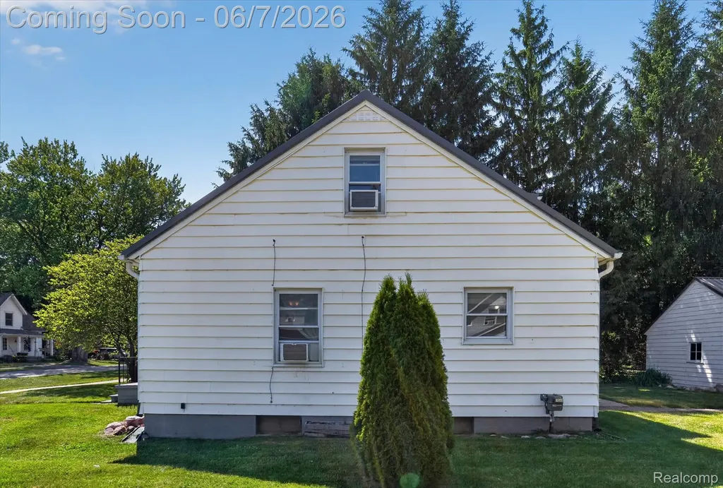 239 E Chestnut Street Webberville Village MI 48892