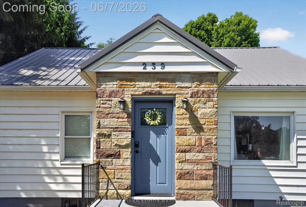 239 E Chestnut Street Webberville Village MI 48892