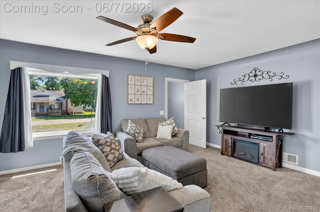 239 E Chestnut Street Webberville Village MI 48892