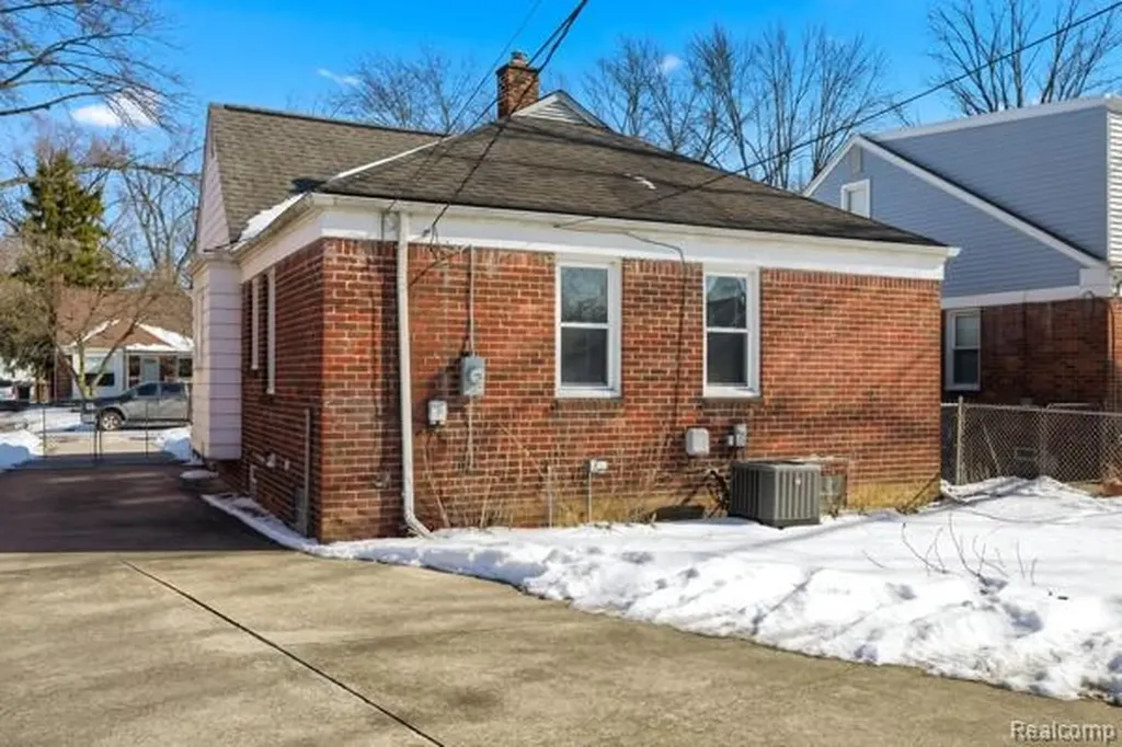 14581 Chatham Street Detroit City MI 48223