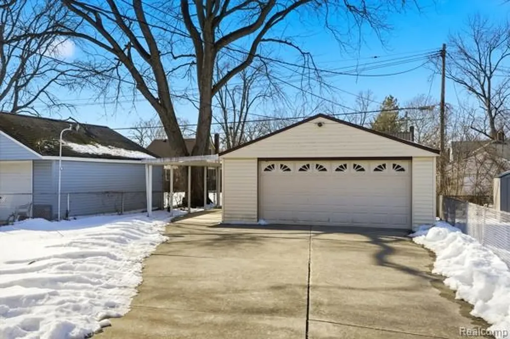 14581 Chatham Street Detroit City MI 48223