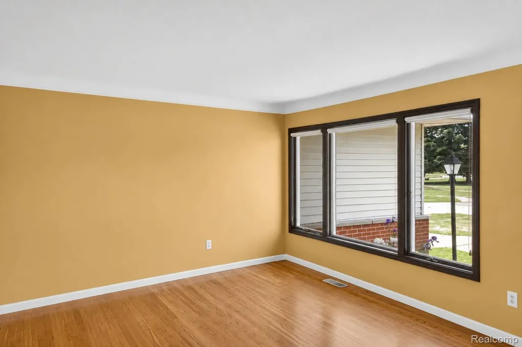31822 Slumber Lane Fraser City MI 48026
