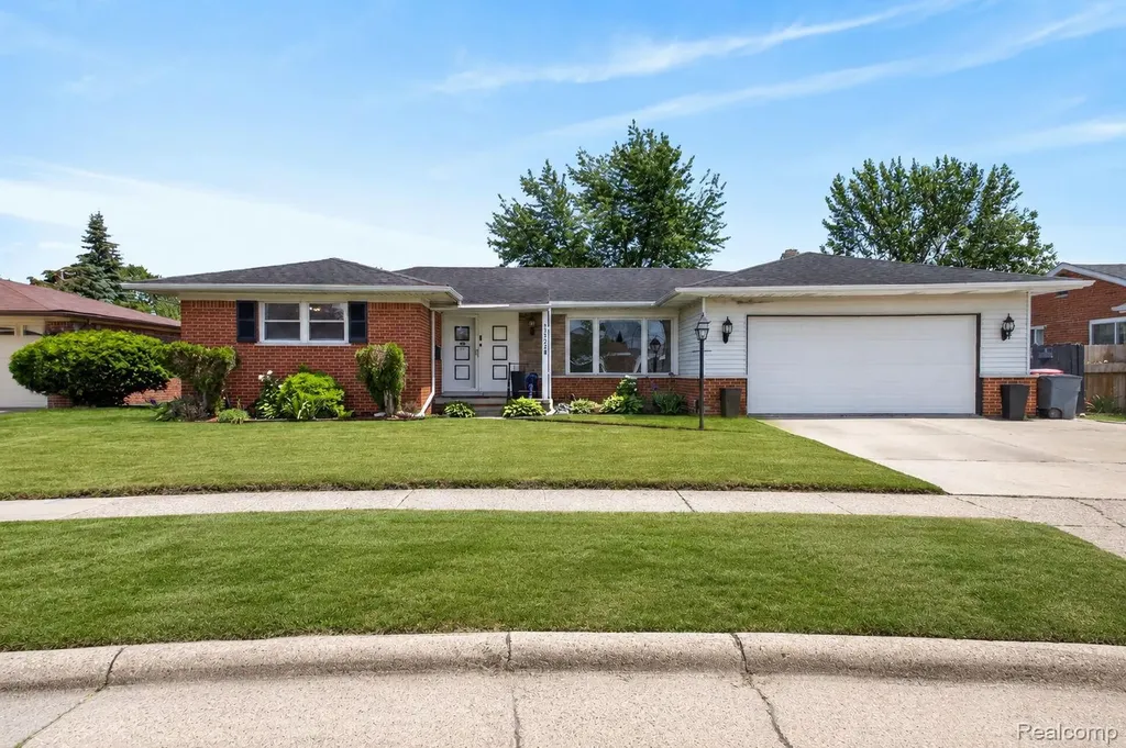 31822 Slumber Lane Fraser City MI 48026