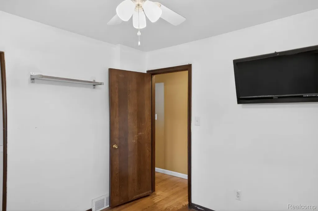 31822 Slumber Lane Fraser City MI 48026