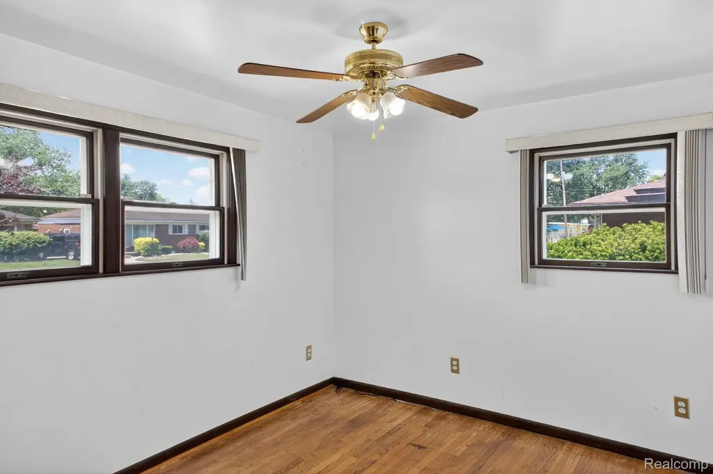 31822 Slumber Lane Fraser City MI 48026