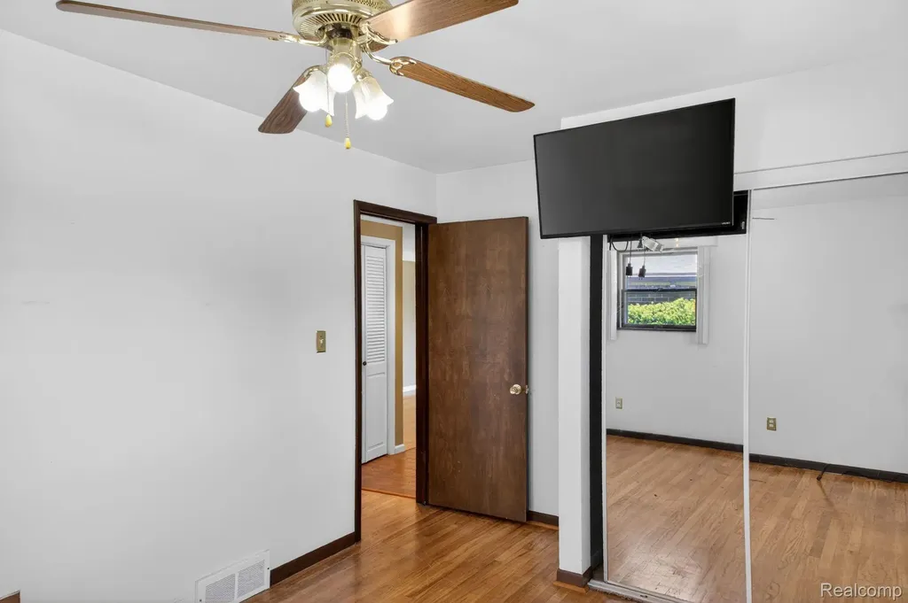 31822 Slumber Lane Fraser City MI 48026