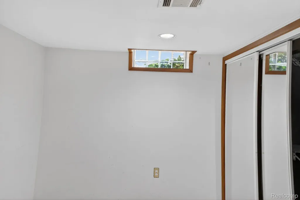 31822 Slumber Lane Fraser City MI 48026