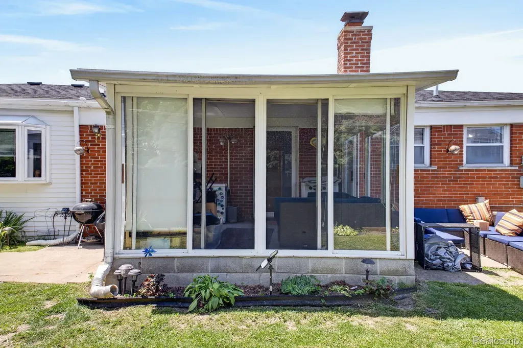 31822 Slumber Lane Fraser City MI 48026
