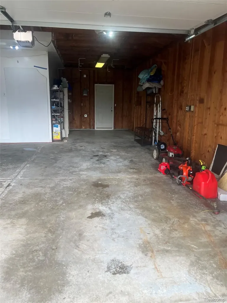 31822 Slumber Lane Fraser City MI 48026
