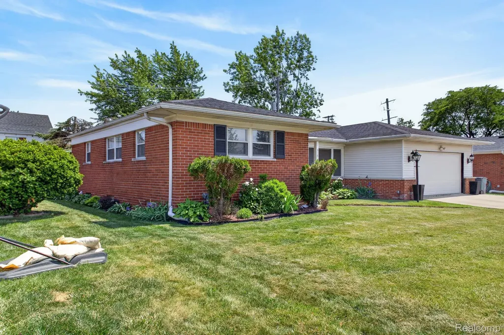 31822 Slumber Lane Fraser City MI 48026