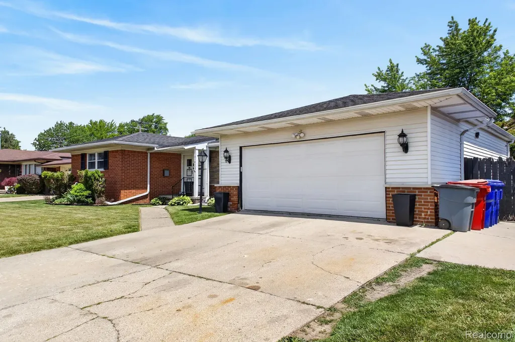 31822 Slumber Lane Fraser City MI 48026