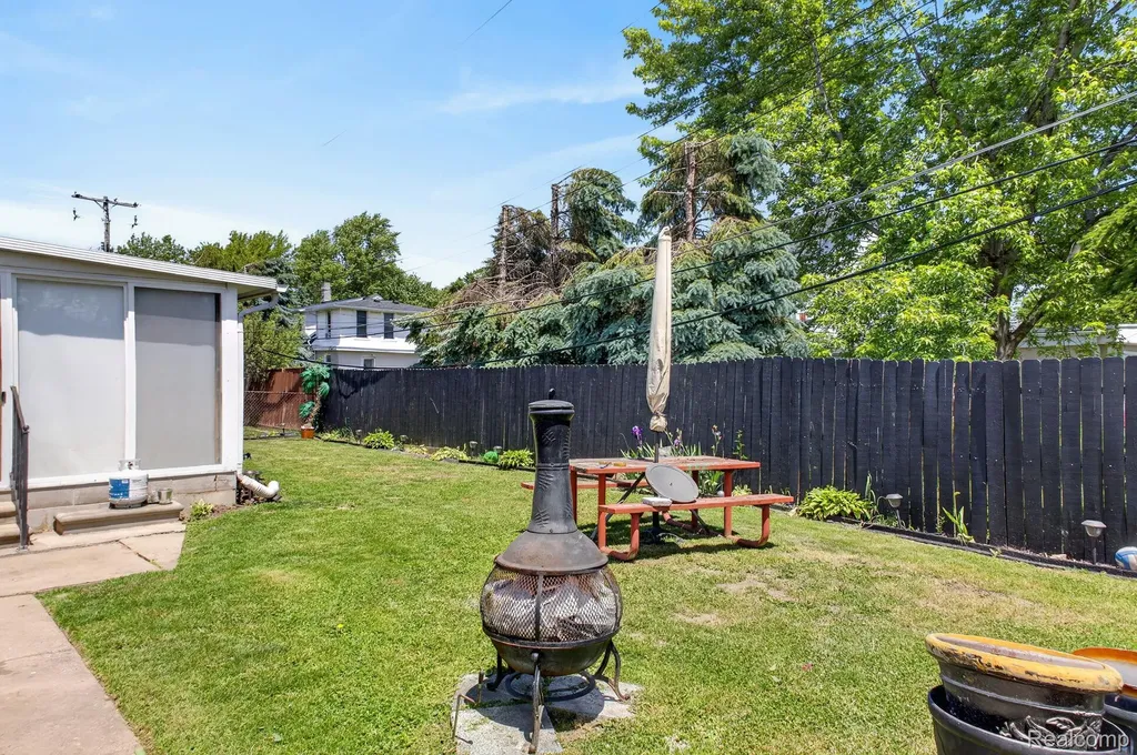 31822 Slumber Lane Fraser City MI 48026
