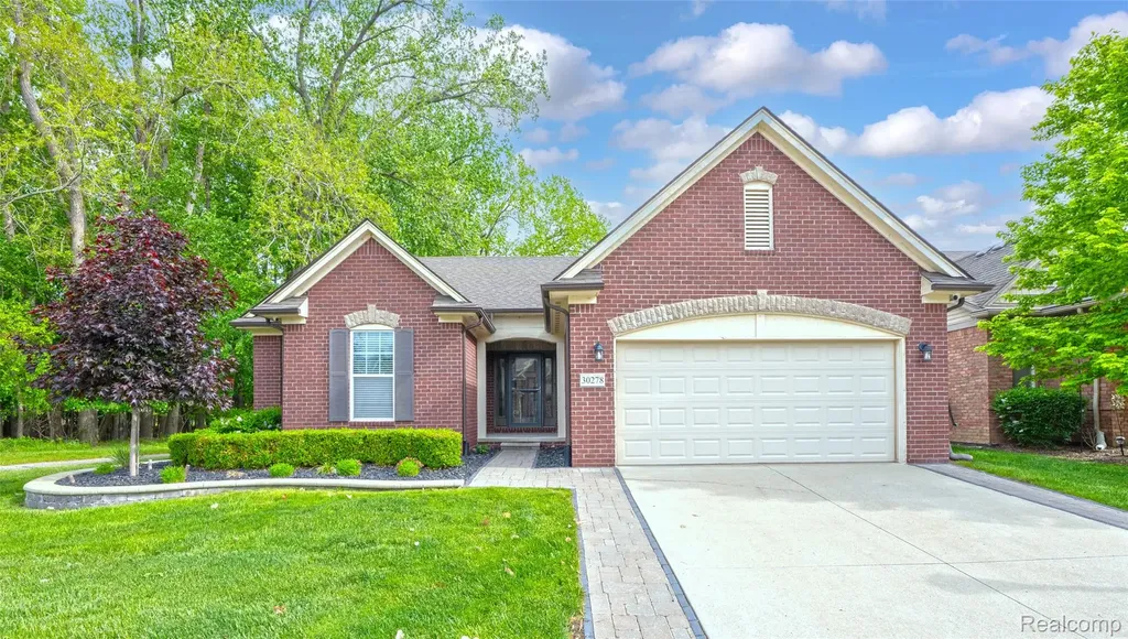 30278 Bradmore Road Warren City MI 48092
